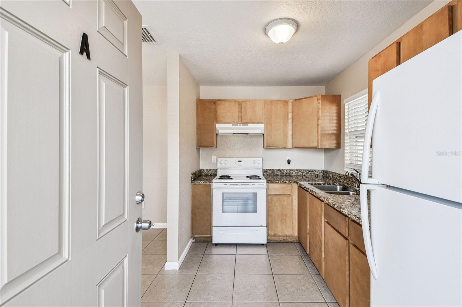 Listing photo id 7 for 3750 139th Avenue