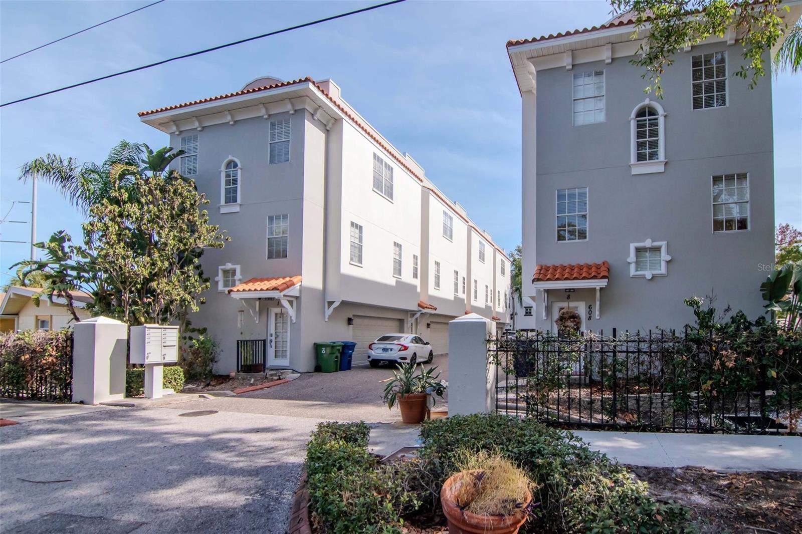 Image 4 of 33 For 608 Matanzas  2