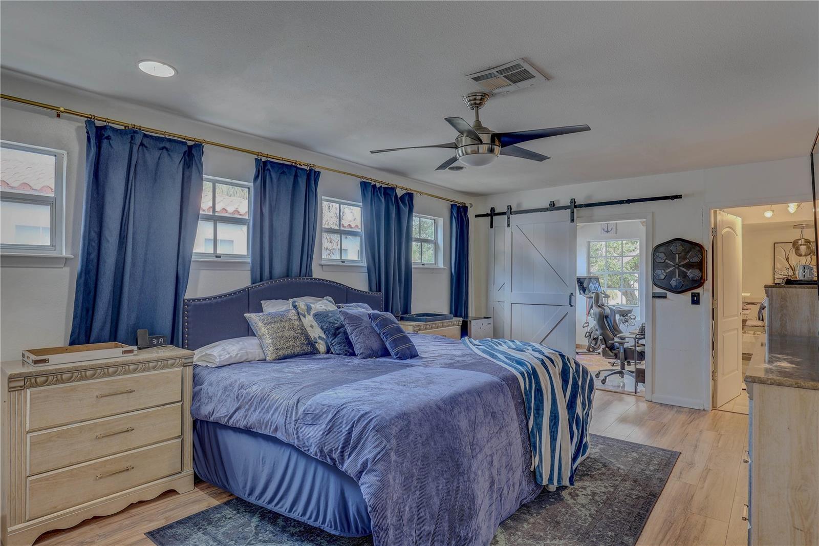 Image 24 of 45 For 4408 Bay To Bay Boulevard