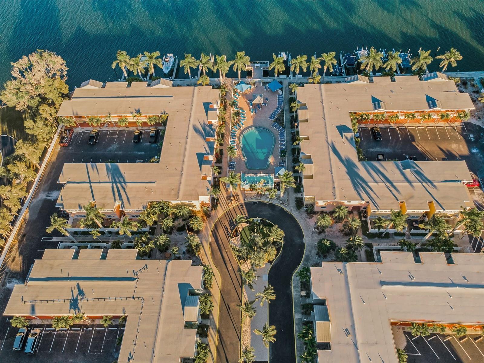 Image 32 of 48 For 19417 Gulf Boulevard F207