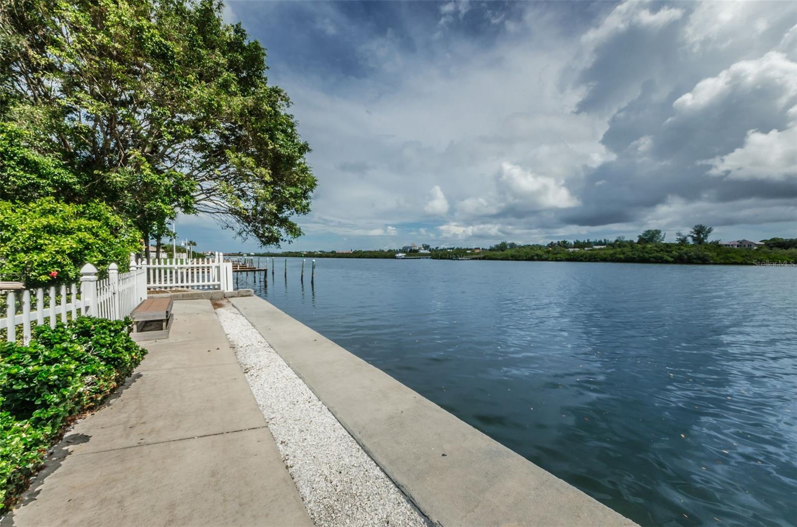 Image 39 of 48 For 19417 Gulf Boulevard F207