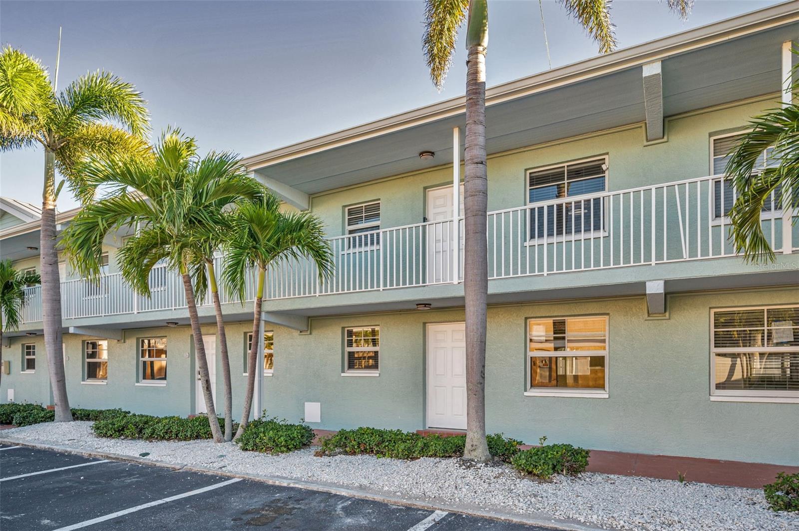 Image 5 of 48 For 19417 Gulf Boulevard F207