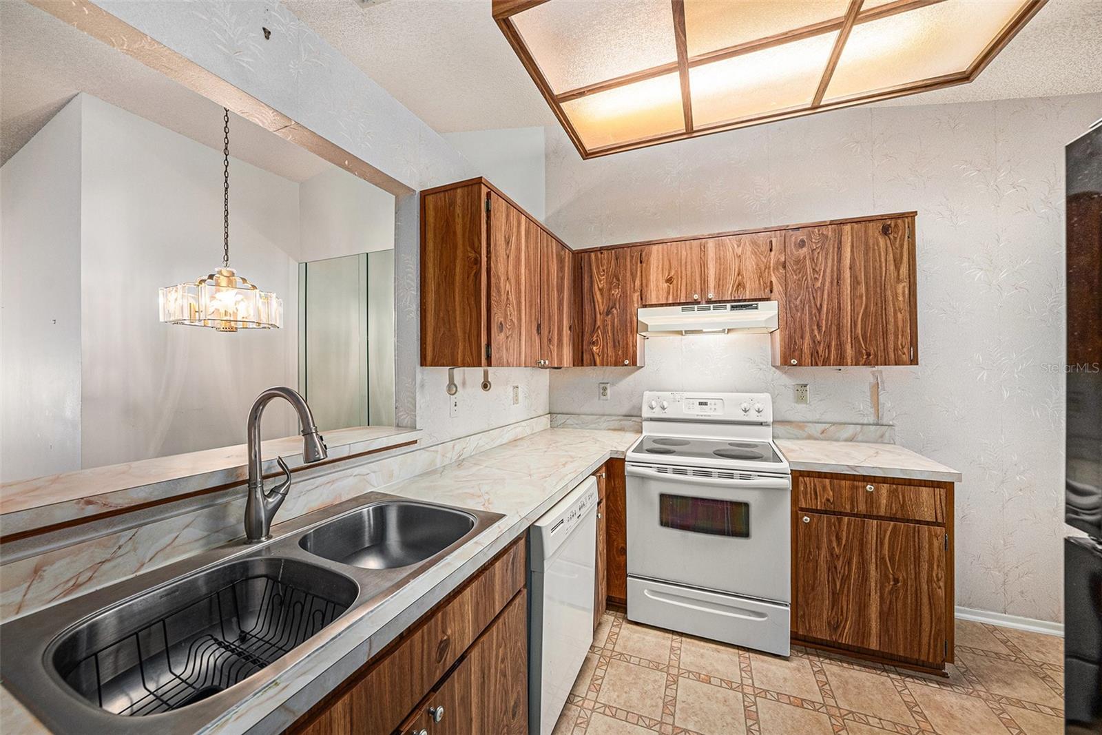 Image 7 of 19 For 3164 Claremont Place A