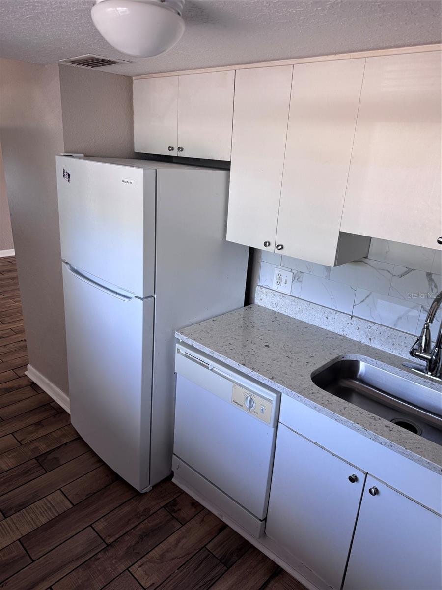 Image 4 of 11 For 5310 26th Street W 505