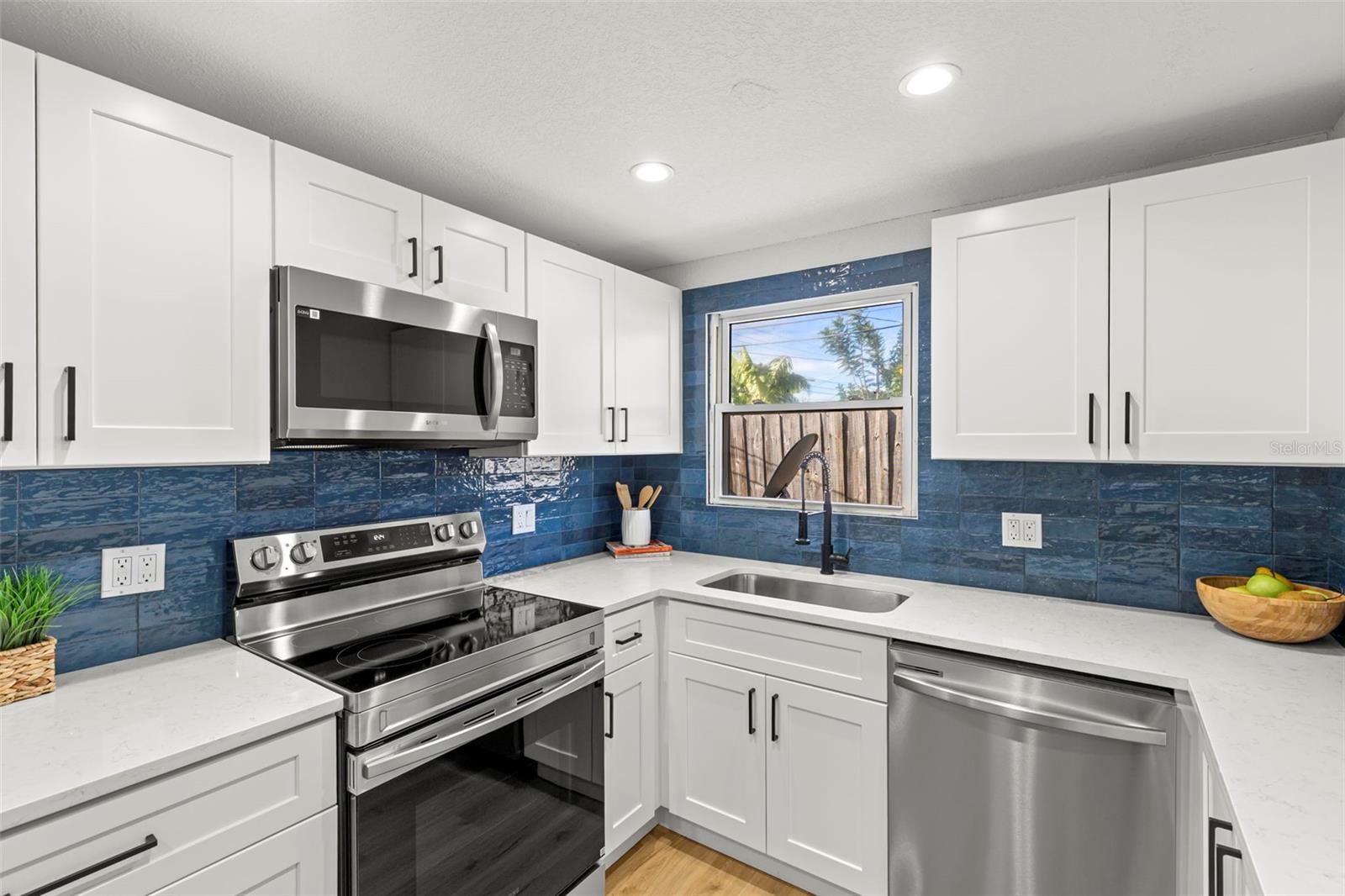 Image 11 of 24 For 10410 114th Avenue