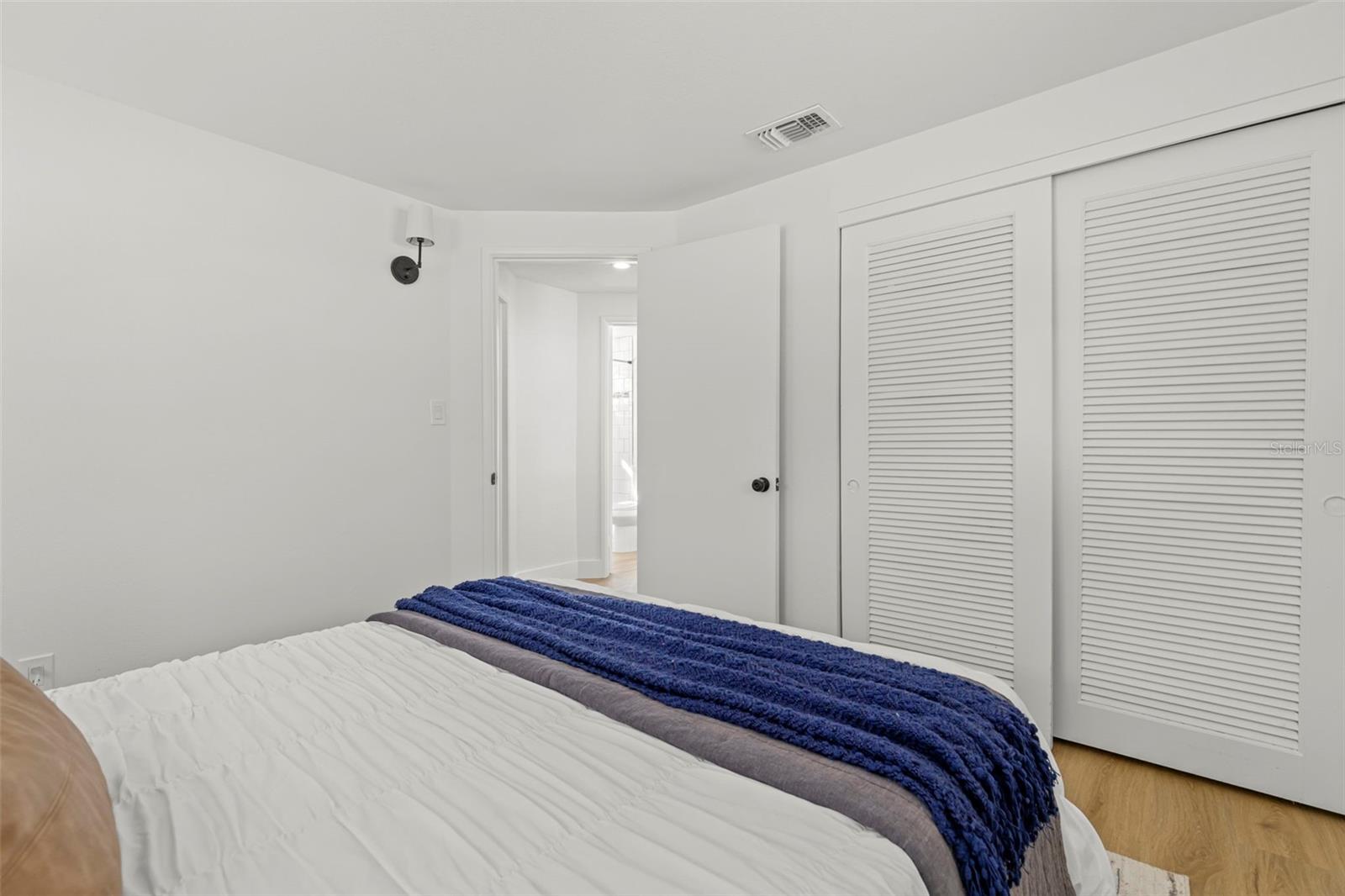 Image 17 of 24 For 10410 114th Avenue