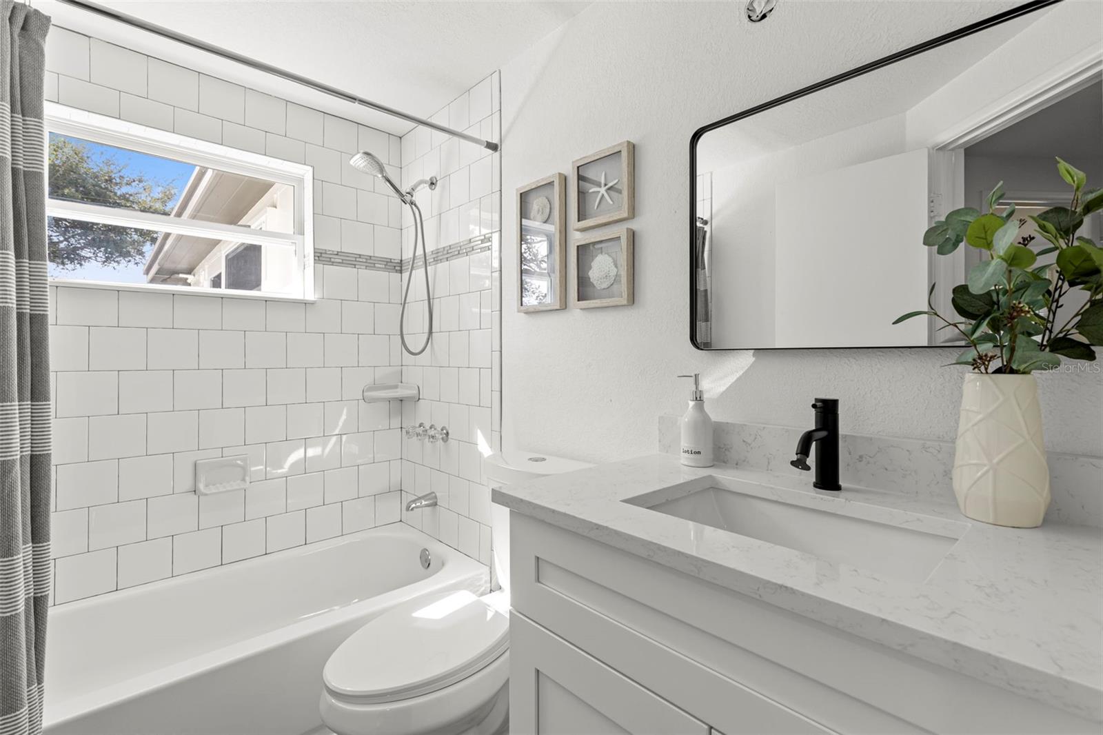 Image 18 of 24 For 10410 114th Avenue