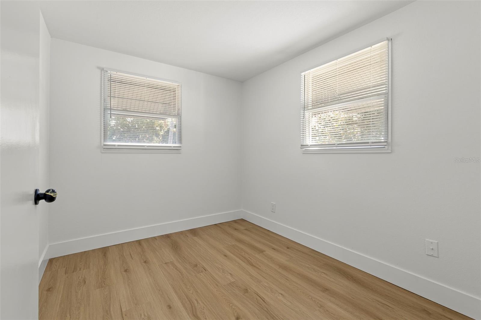 Image 19 of 24 For 10410 114th Avenue