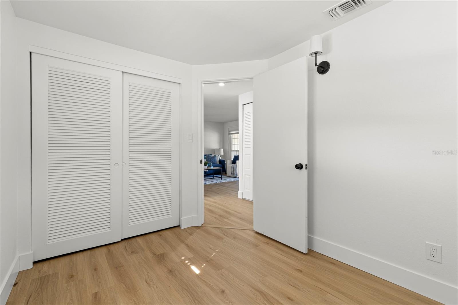 Image 20 of 24 For 10410 114th Avenue