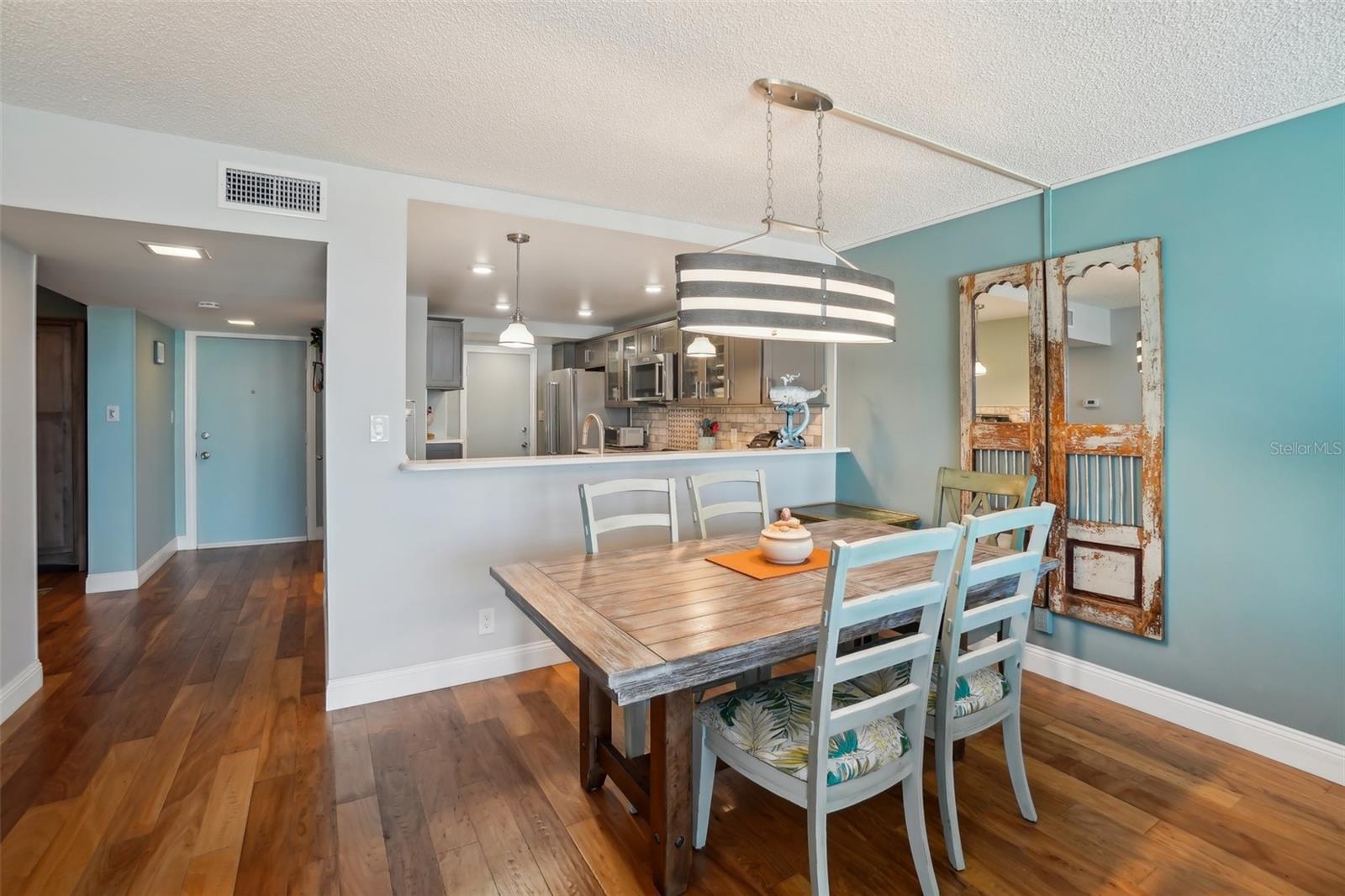 Image 13 of 53 For 7400 Sun Island Drive S 712