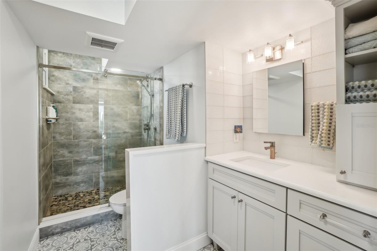 Image 14 of 53 For 7400 Sun Island Drive S 712