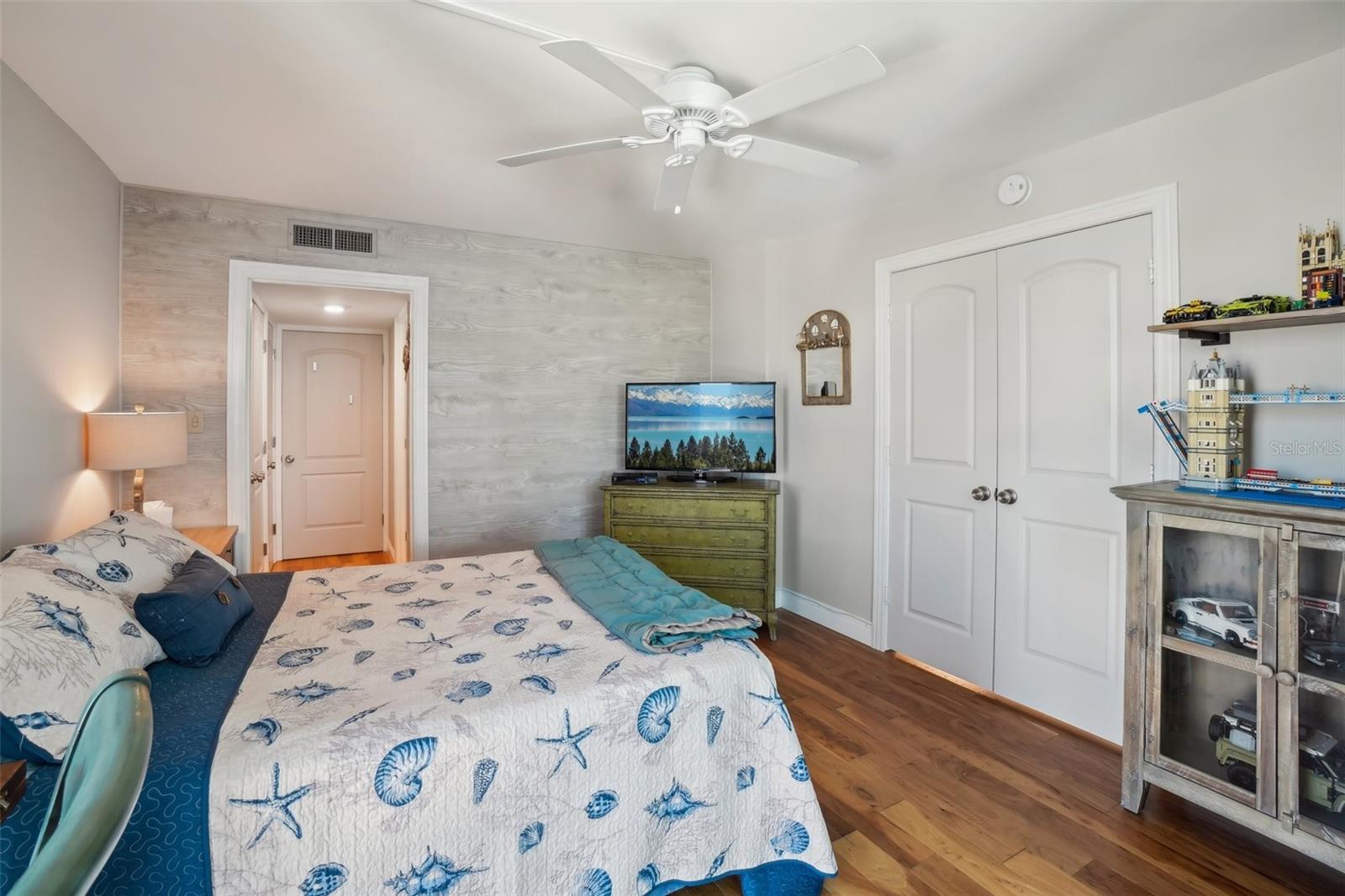 Image 24 of 53 For 7400 Sun Island Drive S 712