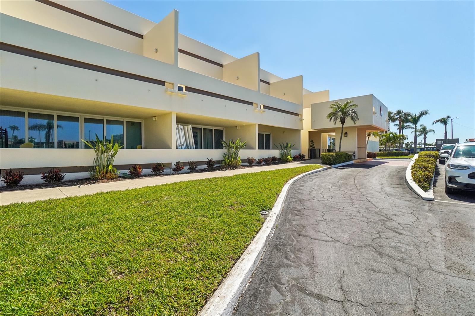 Image 36 of 53 For 7400 Sun Island Drive S 712