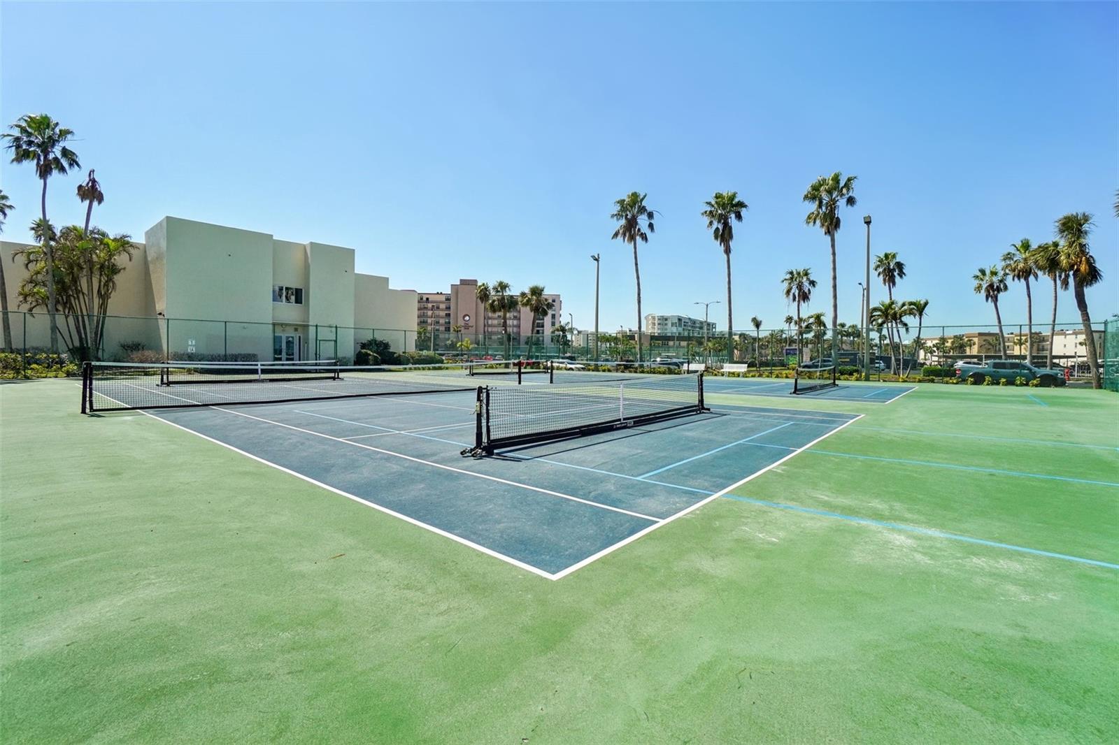 Image 43 of 53 For 7400 Sun Island Drive S 712