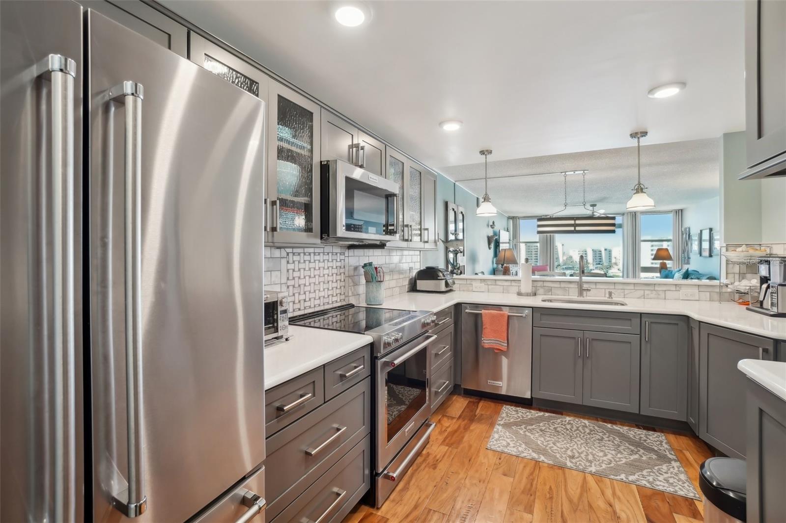 Image 6 of 53 For 7400 Sun Island Drive S 712