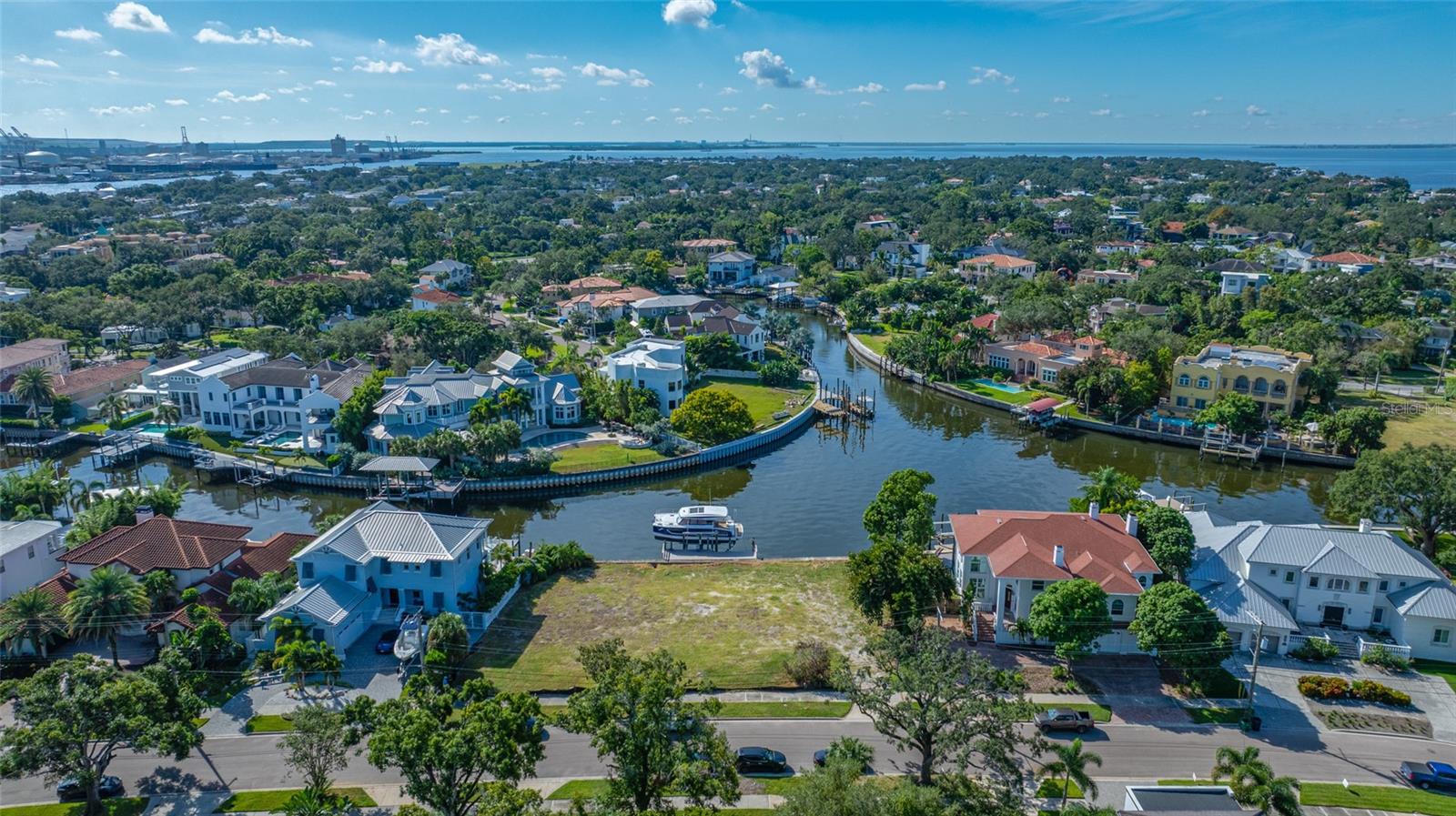 Image 8 of 13 For 104 Adalia Avenue