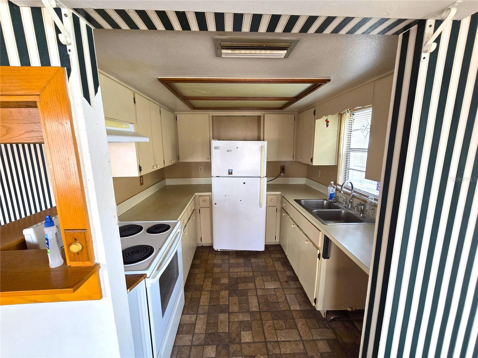 Image 3 of 15 For 1061 Old South Drive