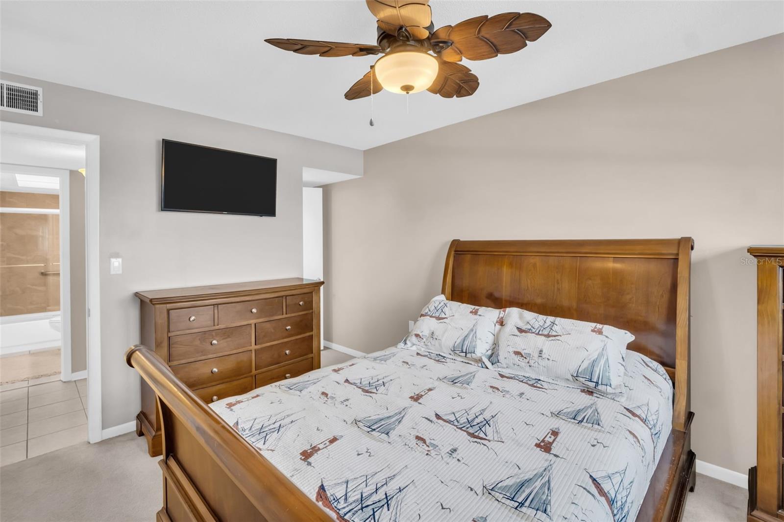 Image 18 of 36 For 5575 Gulf Boulevard 421