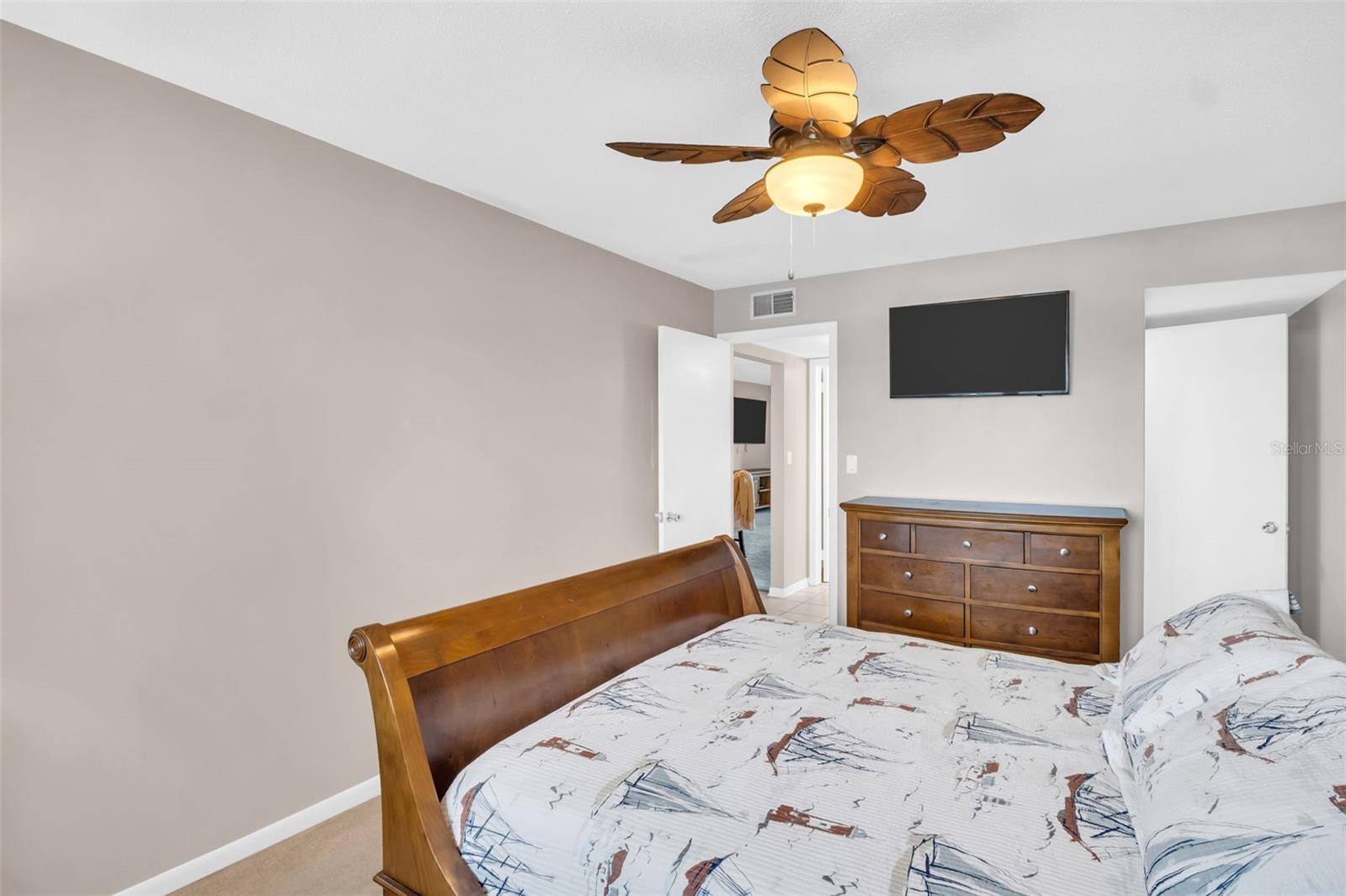 Image 19 of 36 For 5575 Gulf Boulevard 421