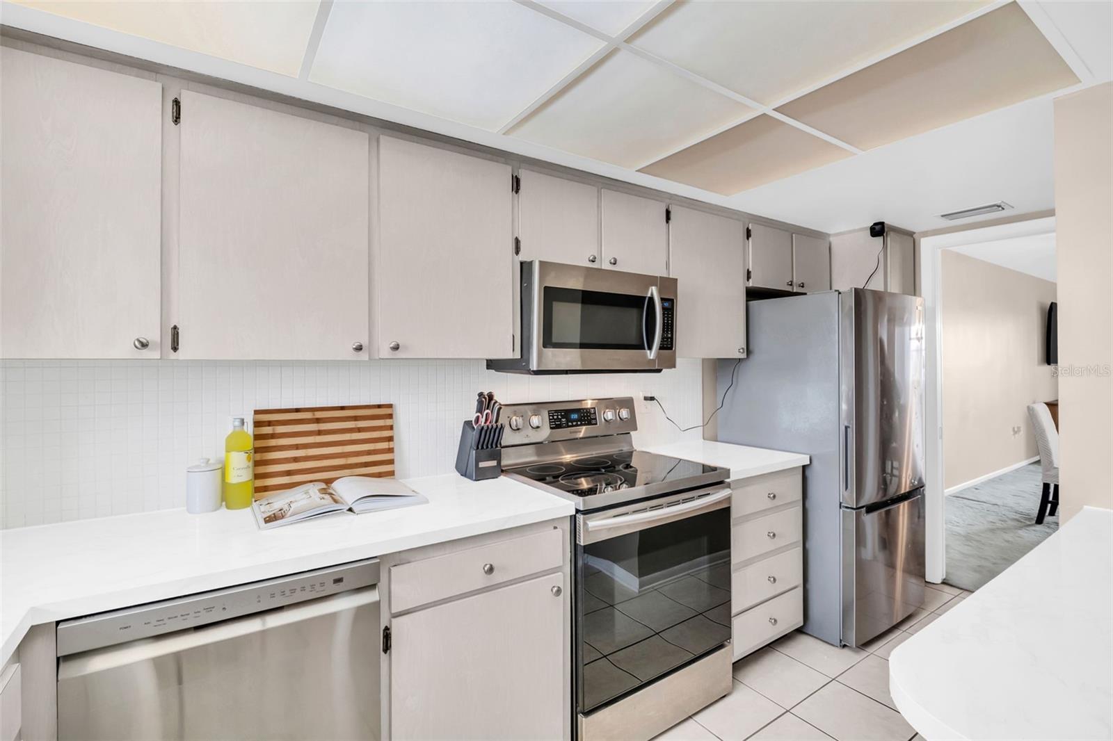 Image 4 of 36 For 5575 Gulf Boulevard 421