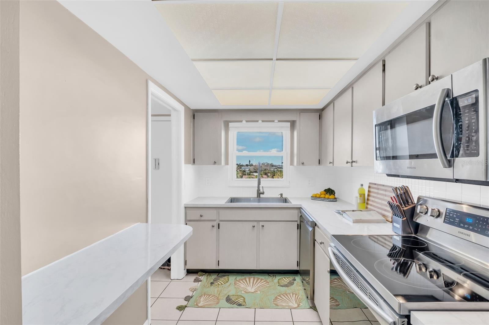 Image 5 of 36 For 5575 Gulf Boulevard 421