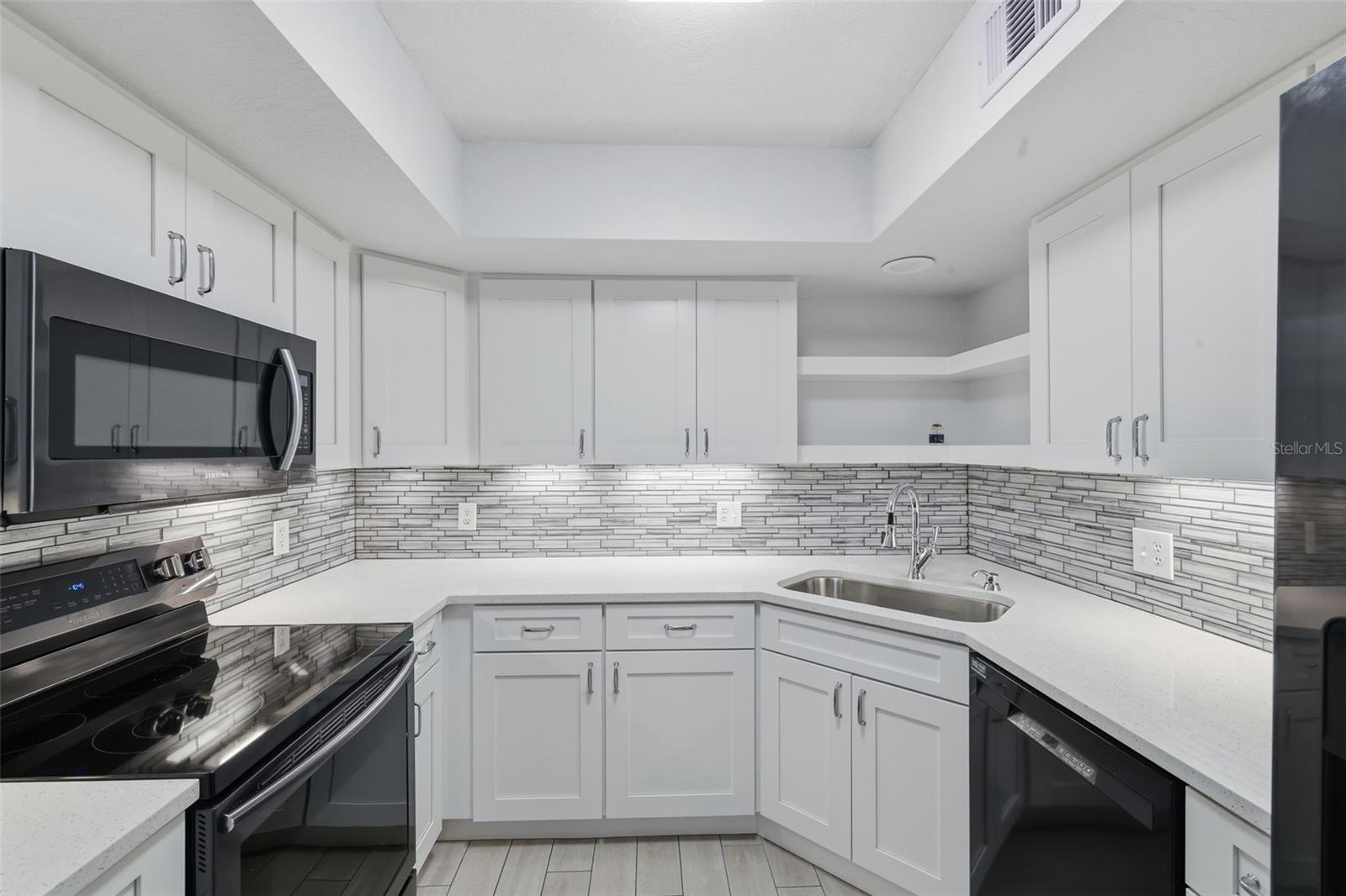 Image 10 of 42 For 21425 Clubside Loop