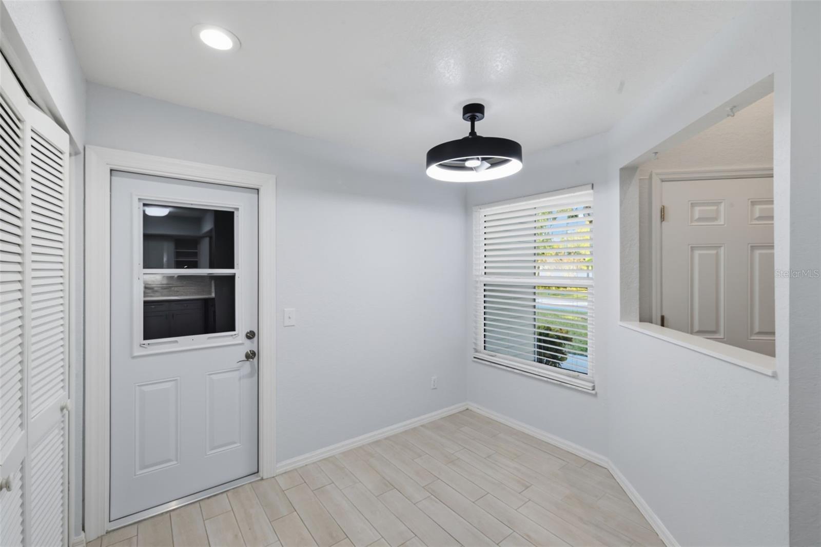 Image 11 of 42 For 21425 Clubside Loop