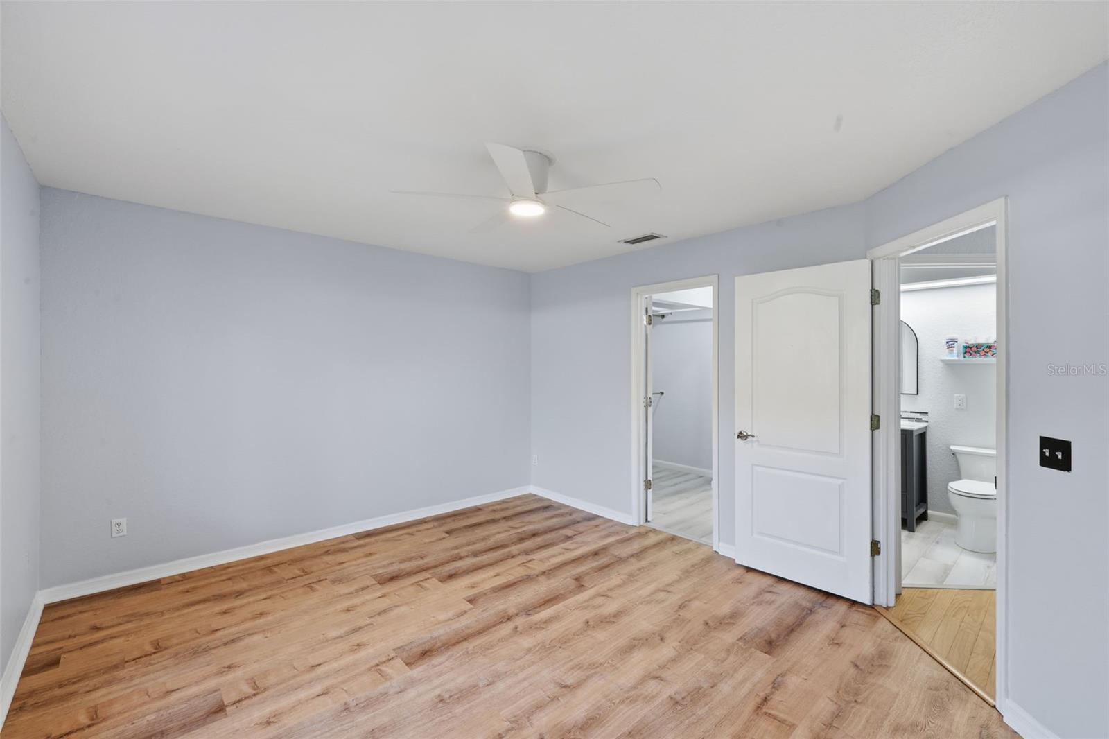 Image 12 of 42 For 21425 Clubside Loop