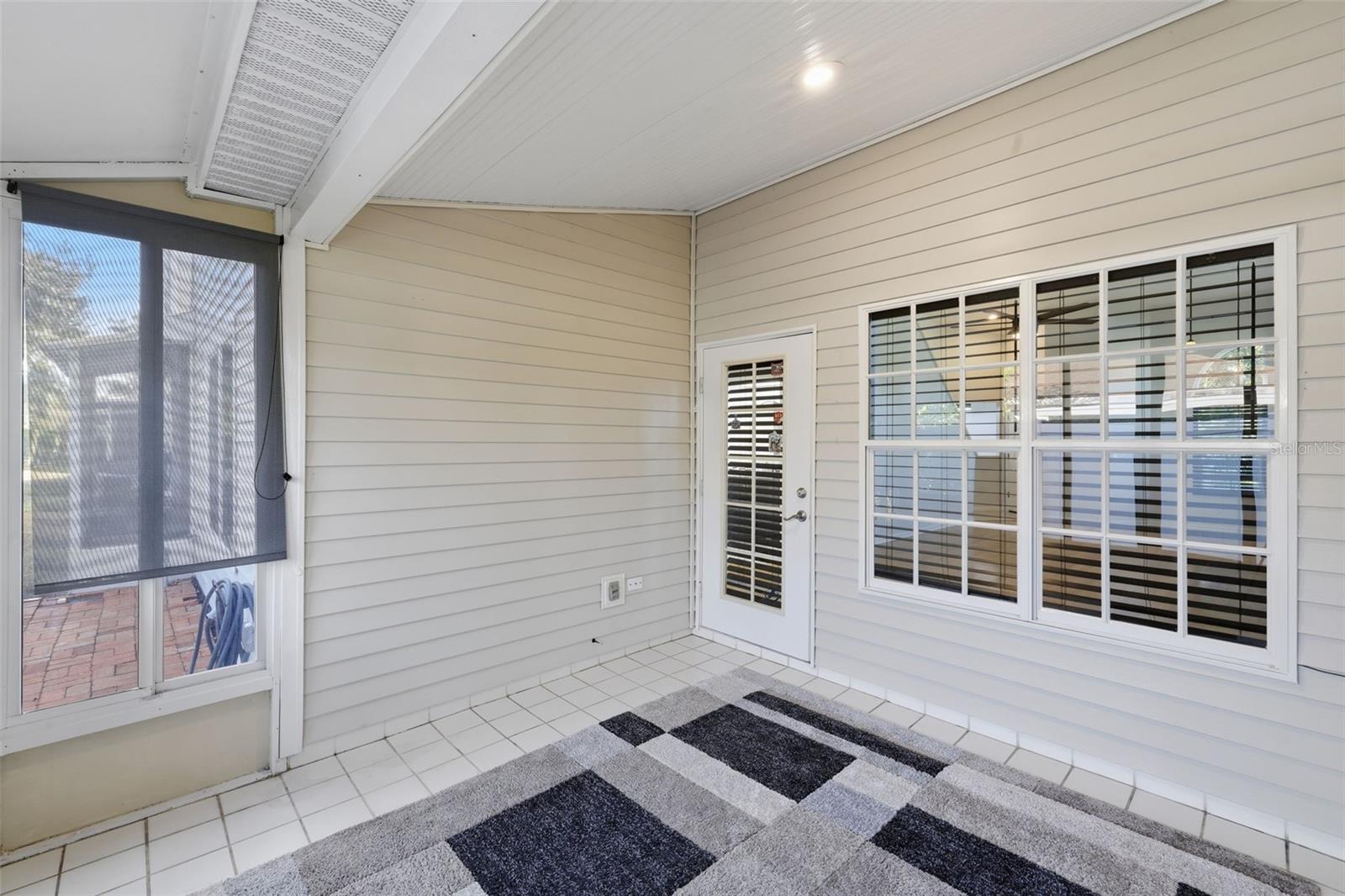 Image 27 of 42 For 21425 Clubside Loop