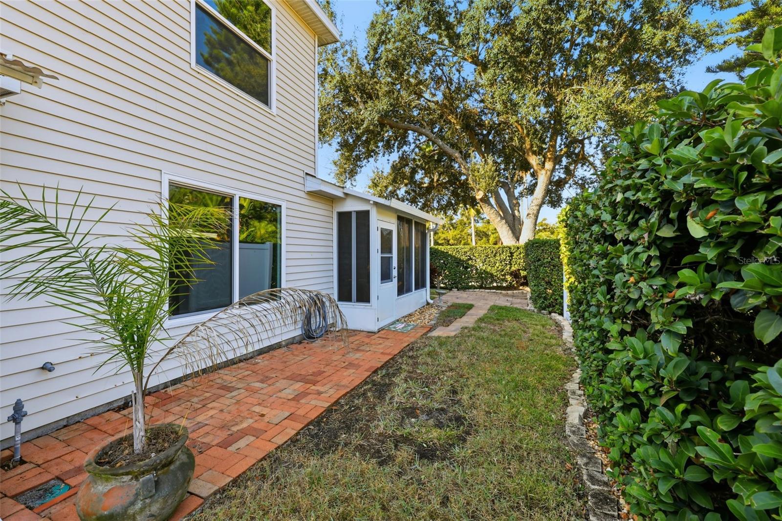 Image 29 of 42 For 21425 Clubside Loop