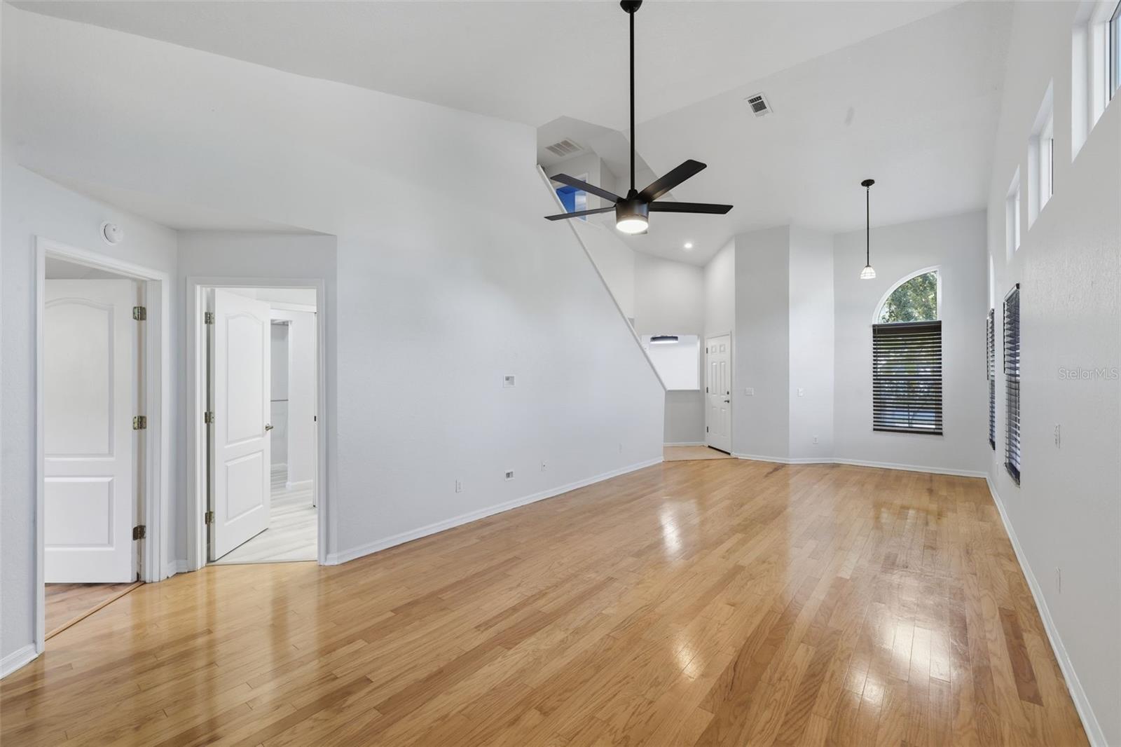 Image 7 of 42 For 21425 Clubside Loop