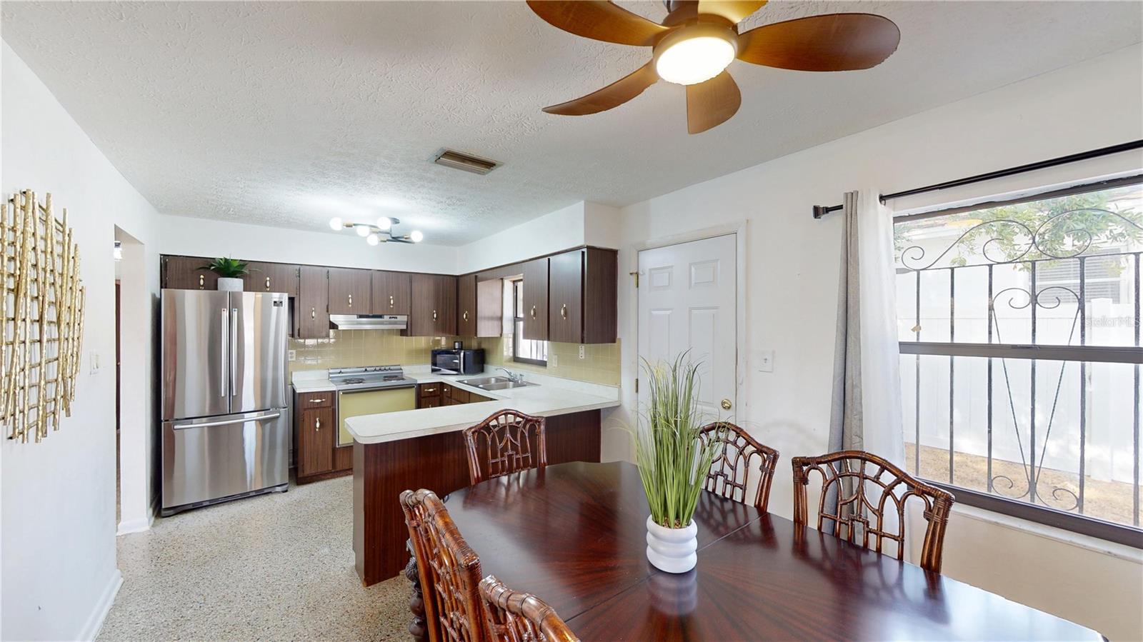 Image 10 of 26 For 502 Beverly Avenue