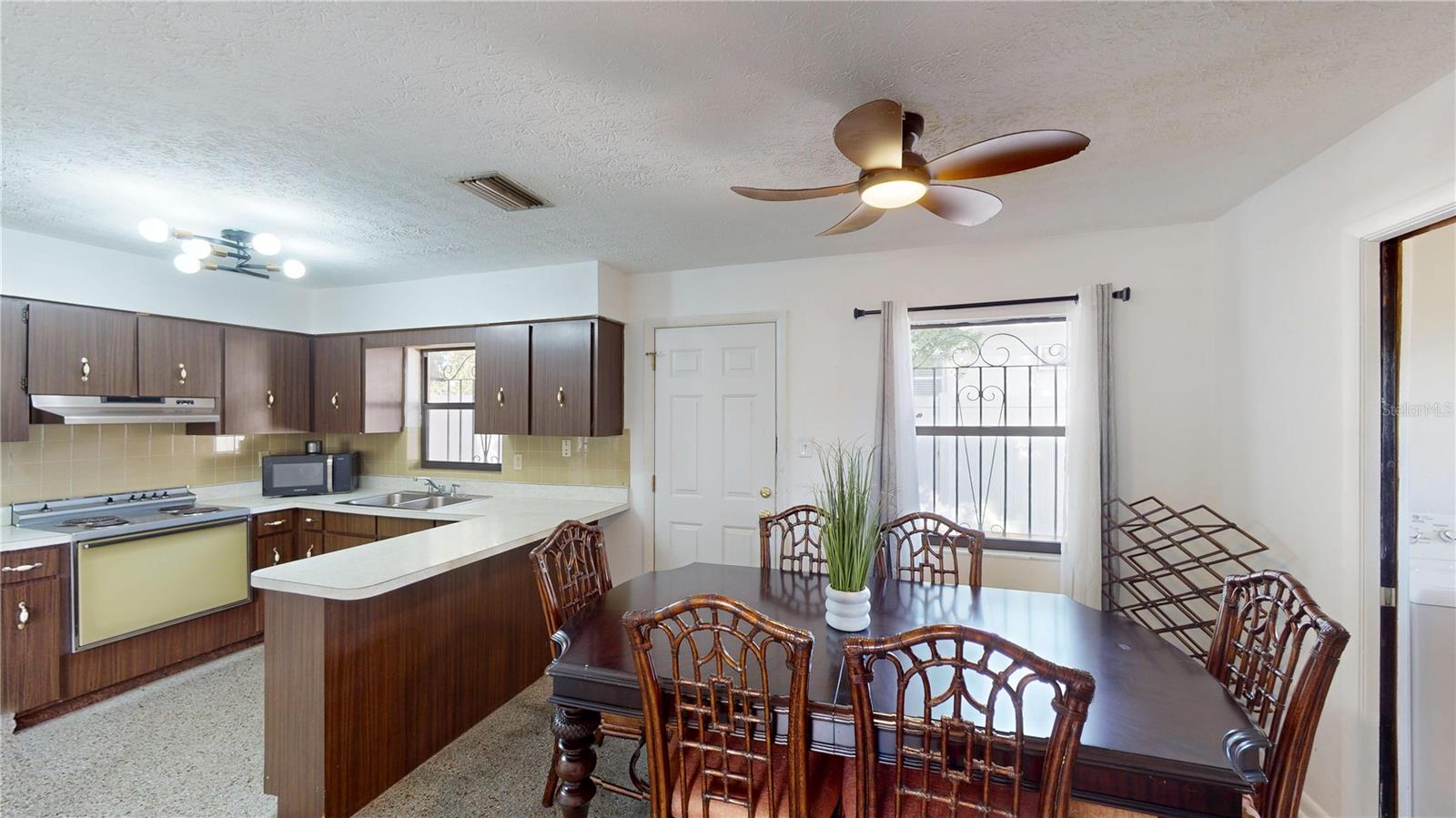 Image 11 of 26 For 502 Beverly Avenue