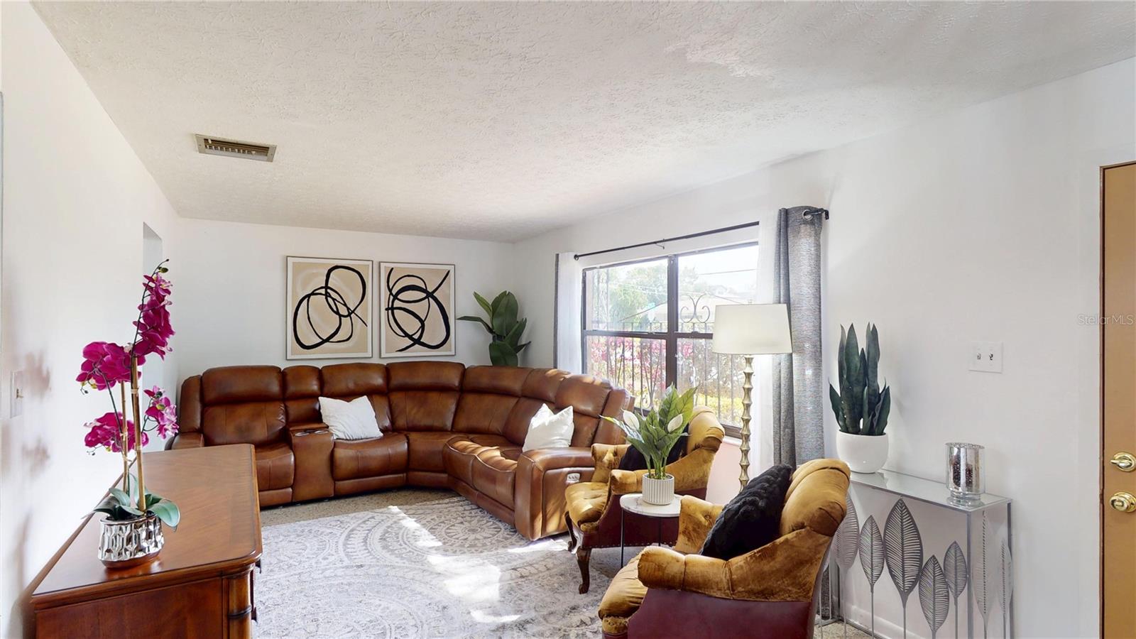 Image 4 of 26 For 502 Beverly Avenue