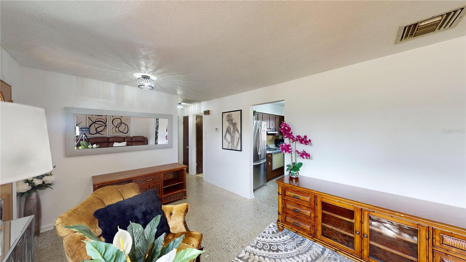 Image 6 of 26 For 502 Beverly Avenue