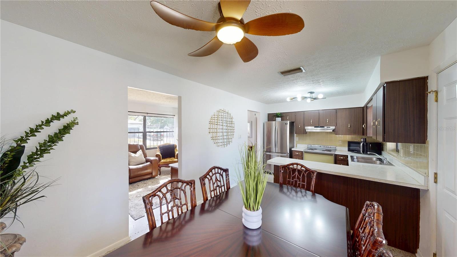 Image 8 of 26 For 502 Beverly Avenue