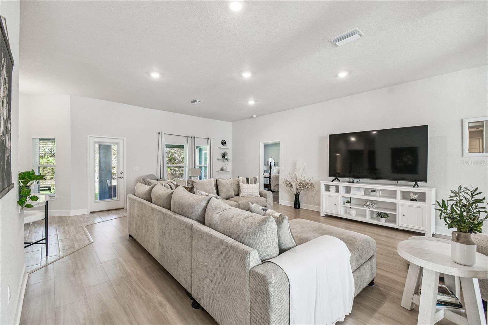 Image 12 of 67 For 16 Nemesia Court E