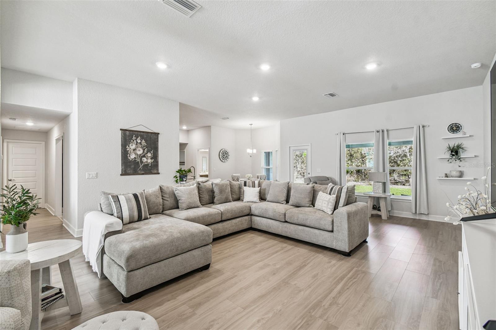 Image 13 of 67 For 16 Nemesia Court E