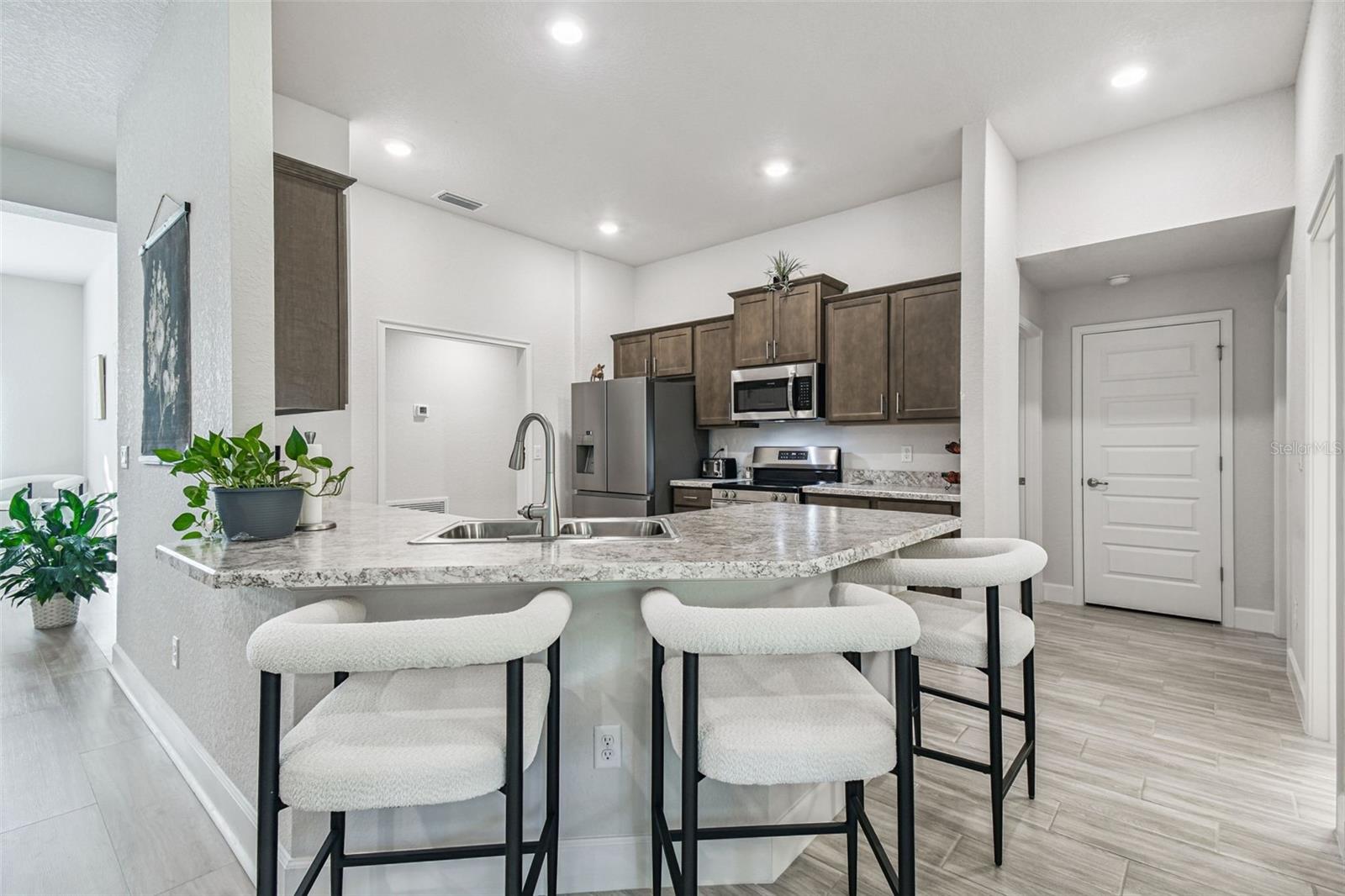 Image 15 of 67 For 16 Nemesia Court E