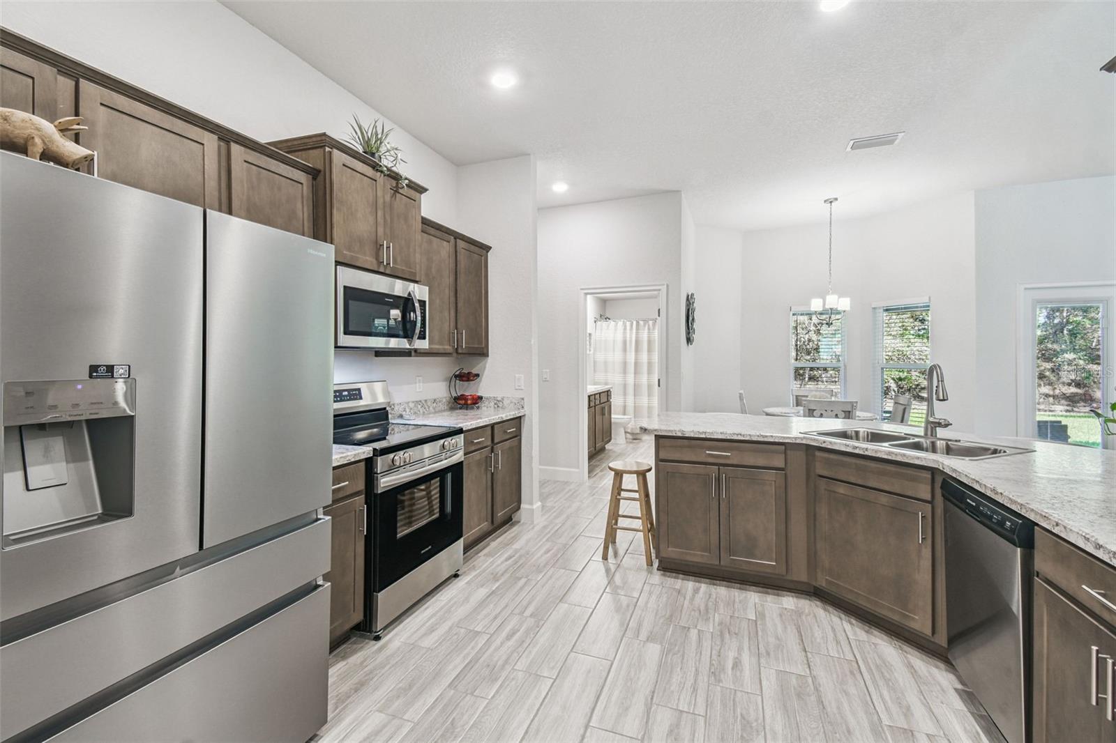 Image 19 of 67 For 16 Nemesia Court E