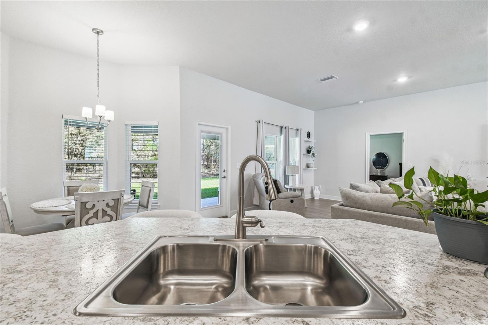 Image 22 of 67 For 16 Nemesia Court E