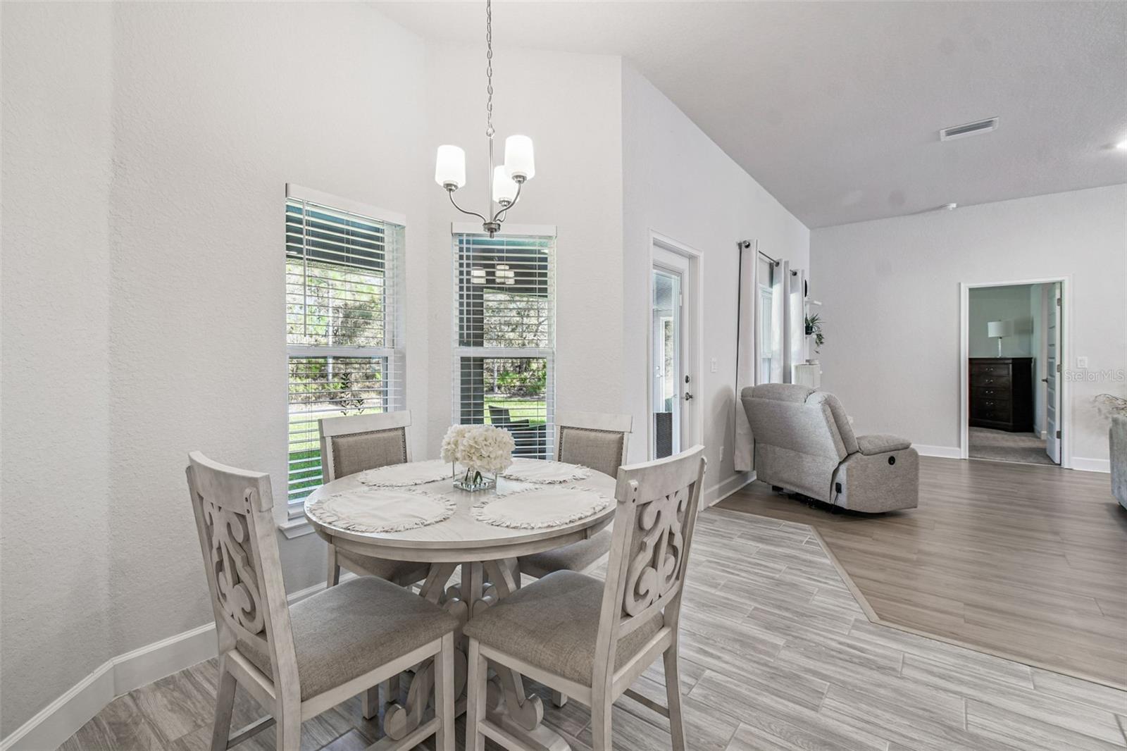 Image 25 of 67 For 16 Nemesia Court E