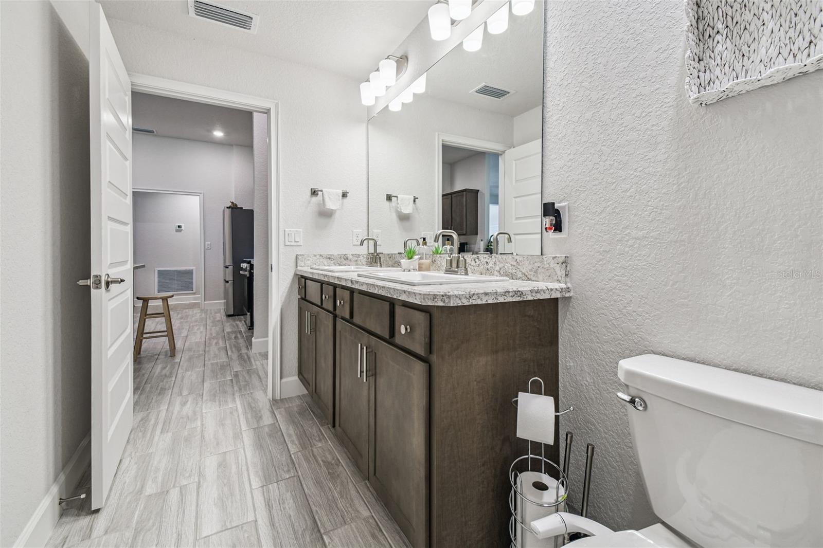 Image 32 of 67 For 16 Nemesia Court E