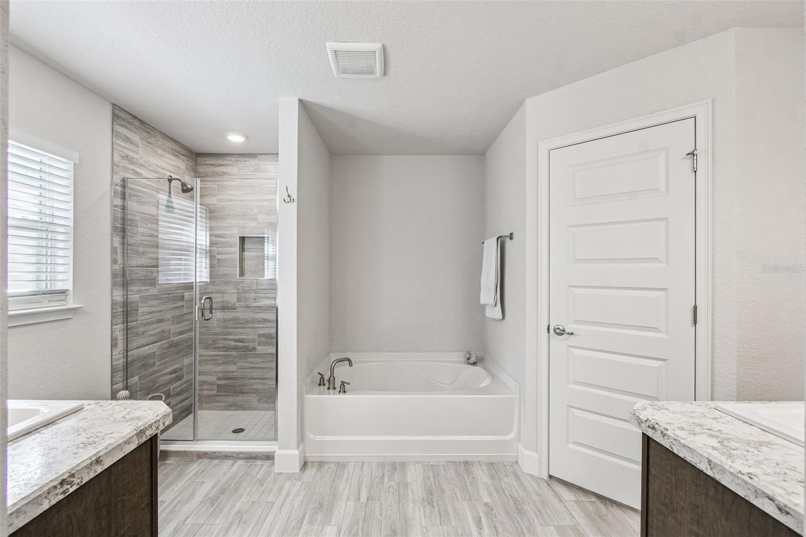 Image 50 of 67 For 16 Nemesia Court E