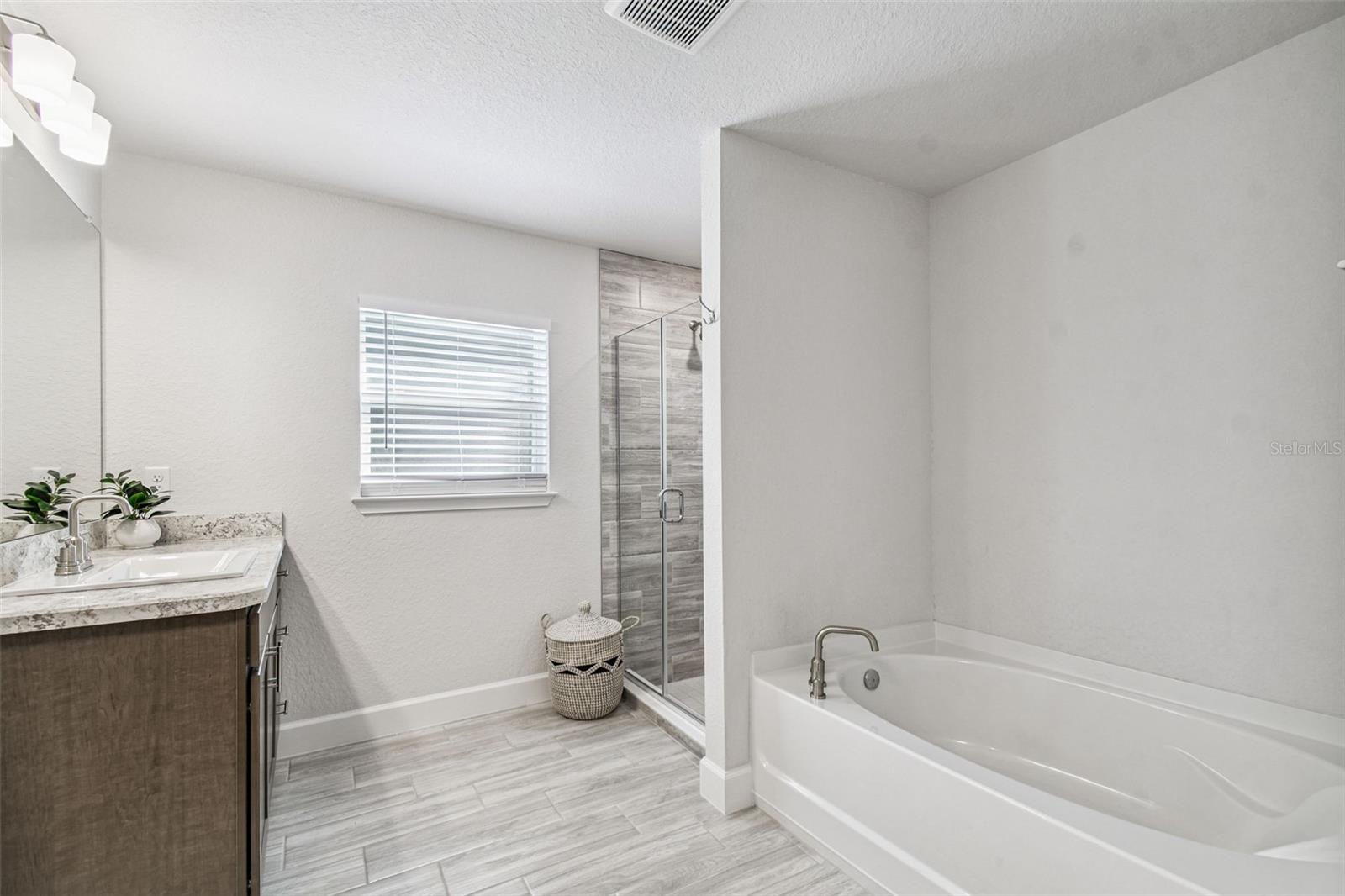 Image 51 of 67 For 16 Nemesia Court E