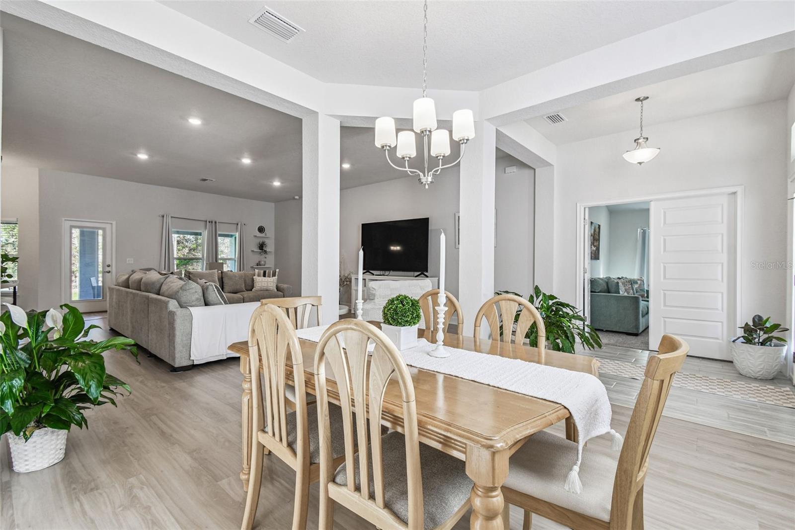 Image 8 of 67 For 16 Nemesia Court E