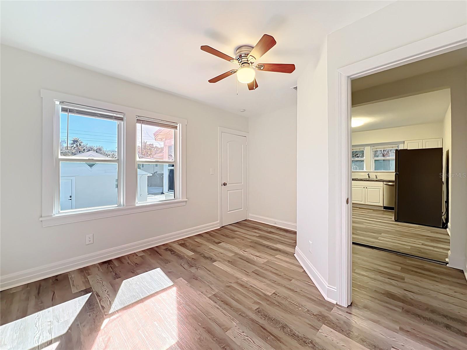 Image 12 of 42 For 944 18th Avenue S