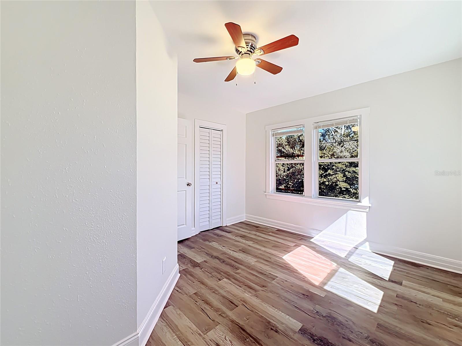 Image 15 of 42 For 944 18th Avenue S