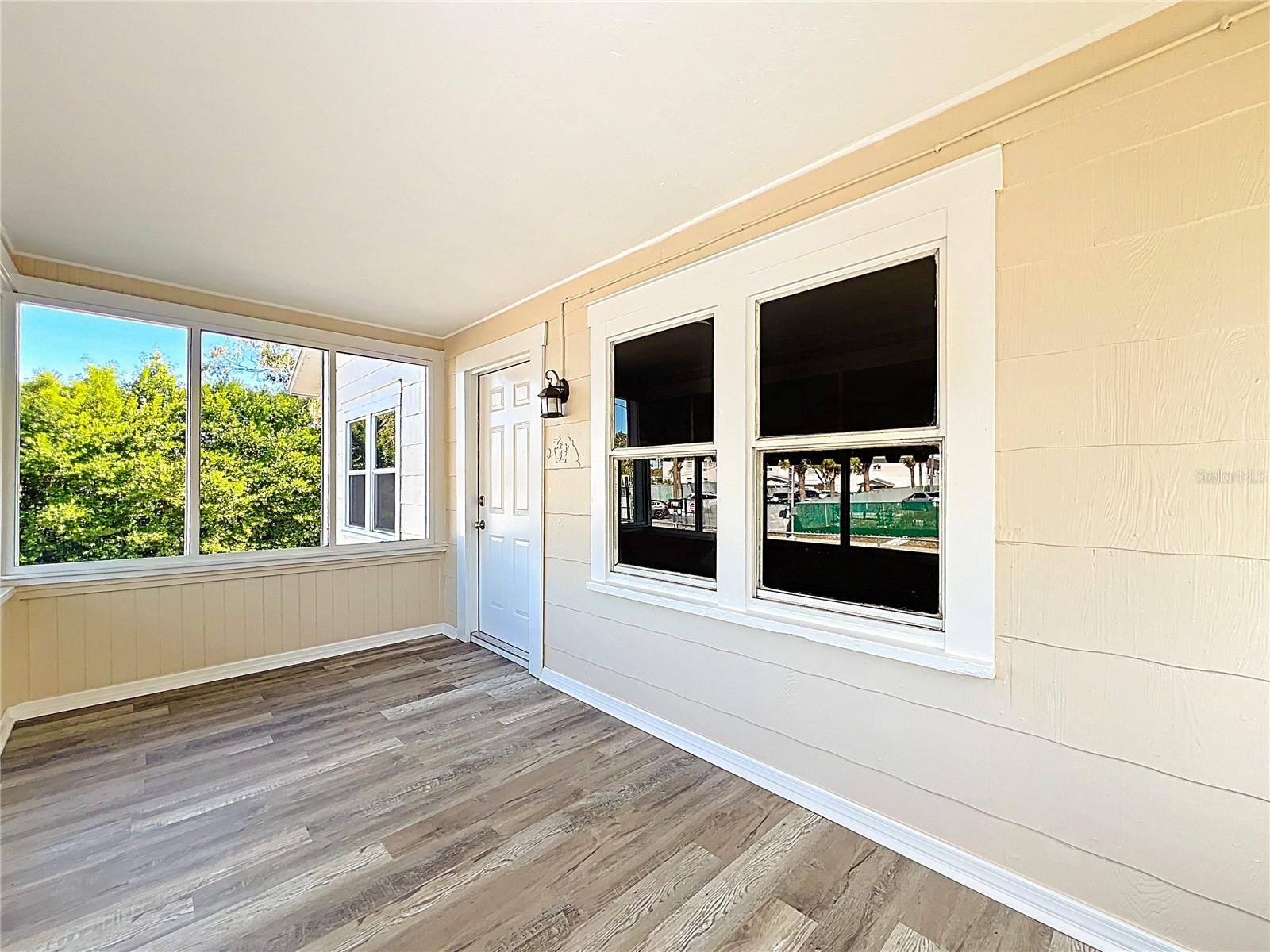 Image 17 of 42 For 944 18th Avenue S