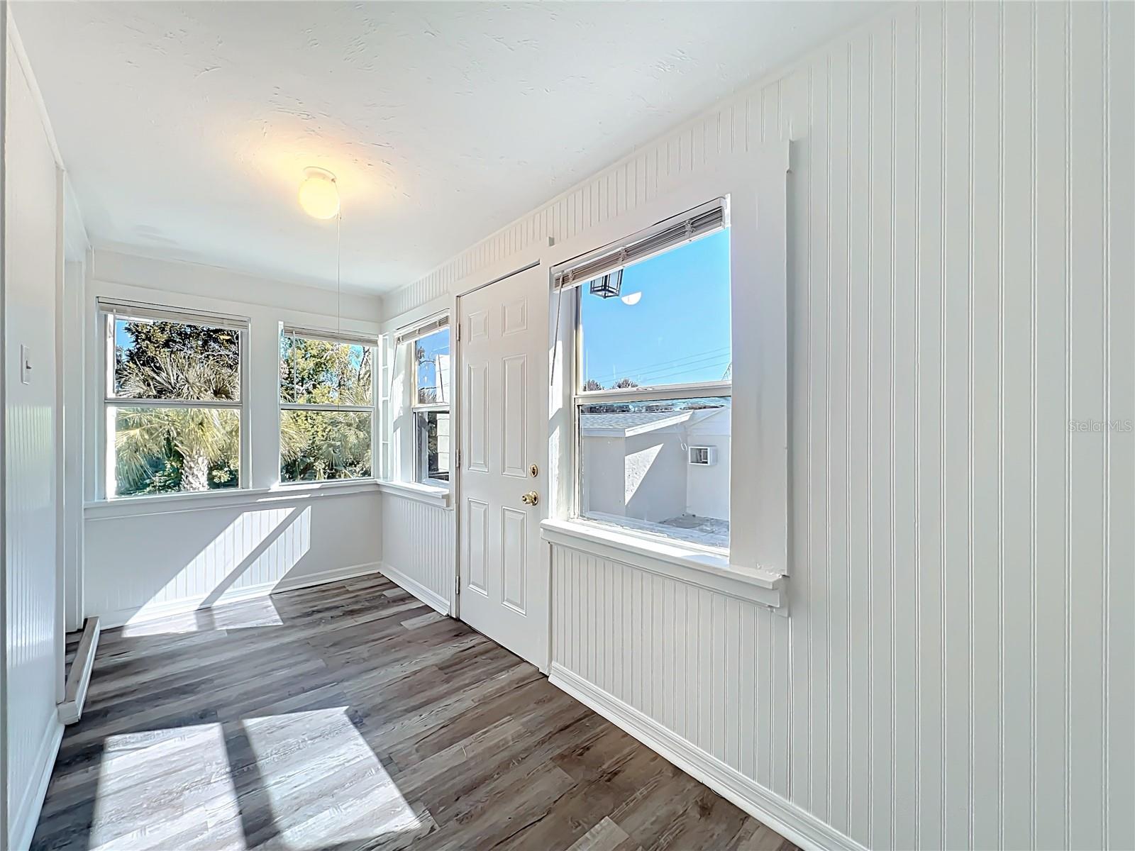 Image 24 of 42 For 944 18th Avenue S